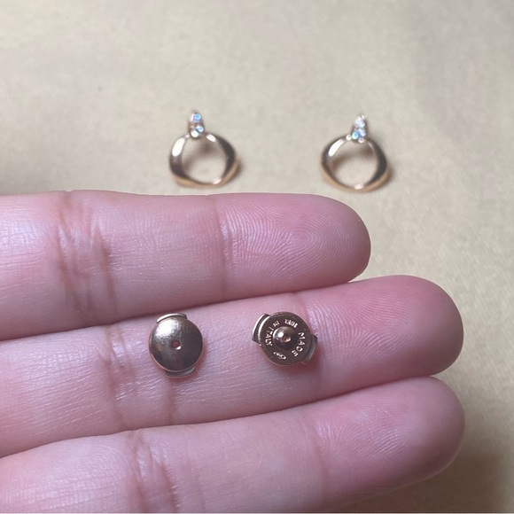 OMEGA Dewdrop 18K Yellow Gold Diamond Earrings - Picture 5 of 12